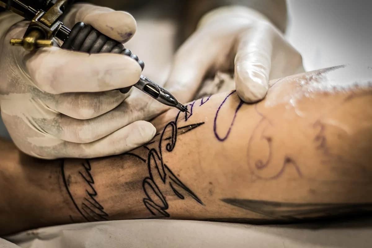 Alte Techniken neu interpretiert: Wie man traditionelle Tattoo-Stile modern umsetzt