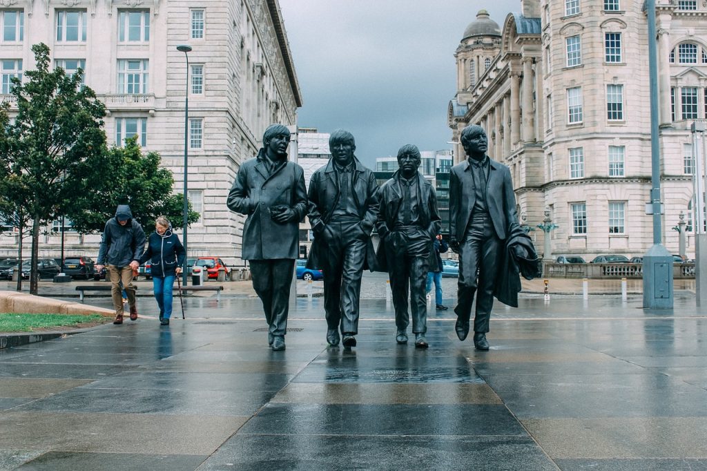 beatle, liverpool, raining